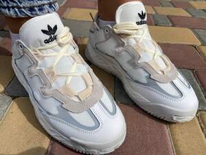 Кросівки adidas